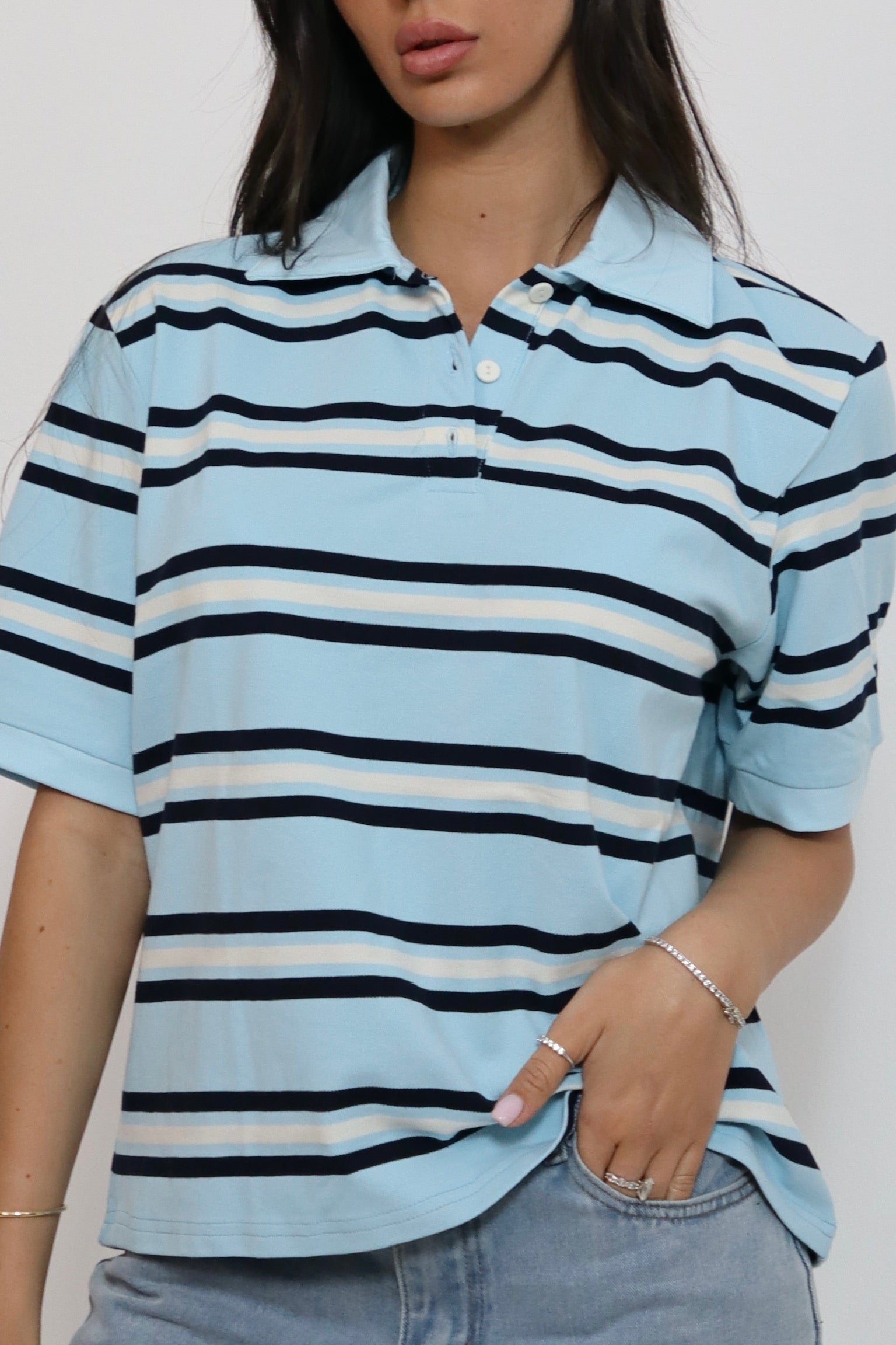 חולצת פסים מינה